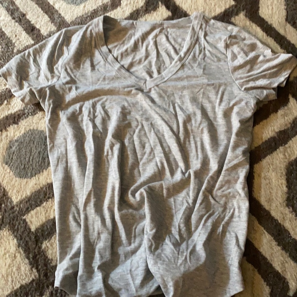 Short sleeve v neck t shirt